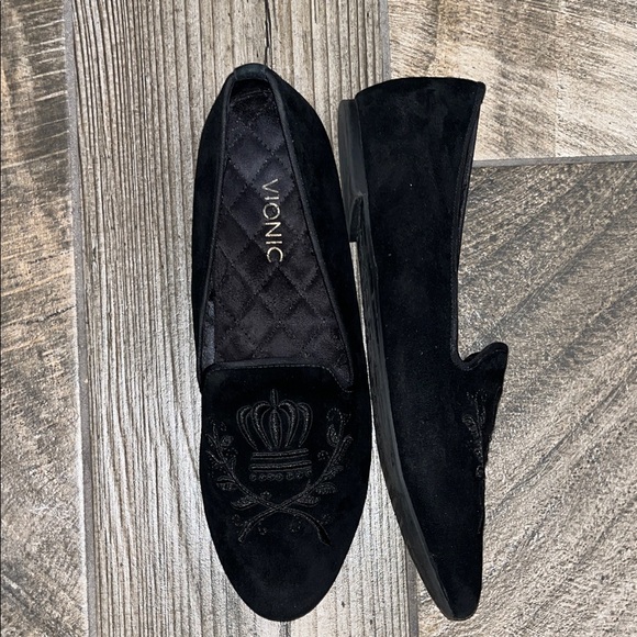 Vionic Black Suede leather Embroidered Loafers - Picture 1 of 3